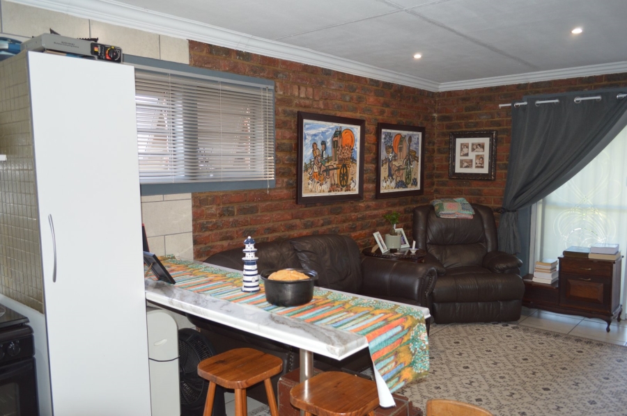6 Bedroom Property for Sale in Doringkruin North West